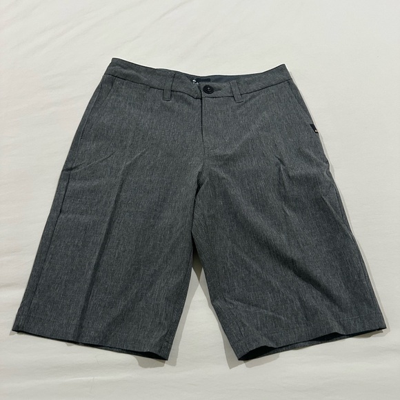 Boys Quiksilver amphibian shorts size 27 in gray and in excellent condition. - Picture 1 of 3